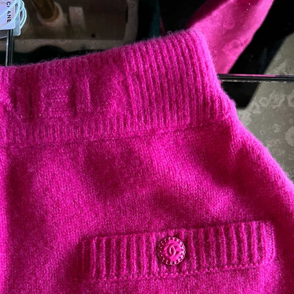 SOLD NWT AUTHENTIC CHANEL 22B knitted Fuchsia Skirt size 36 - Picture 3 of 9